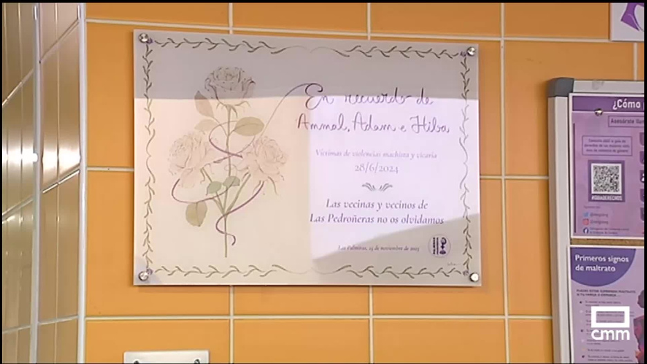 La placa de recuerdo a las víctimas de violencia machista y vicaria se ha colocado en el centro de salud de Las Pedroñeras.