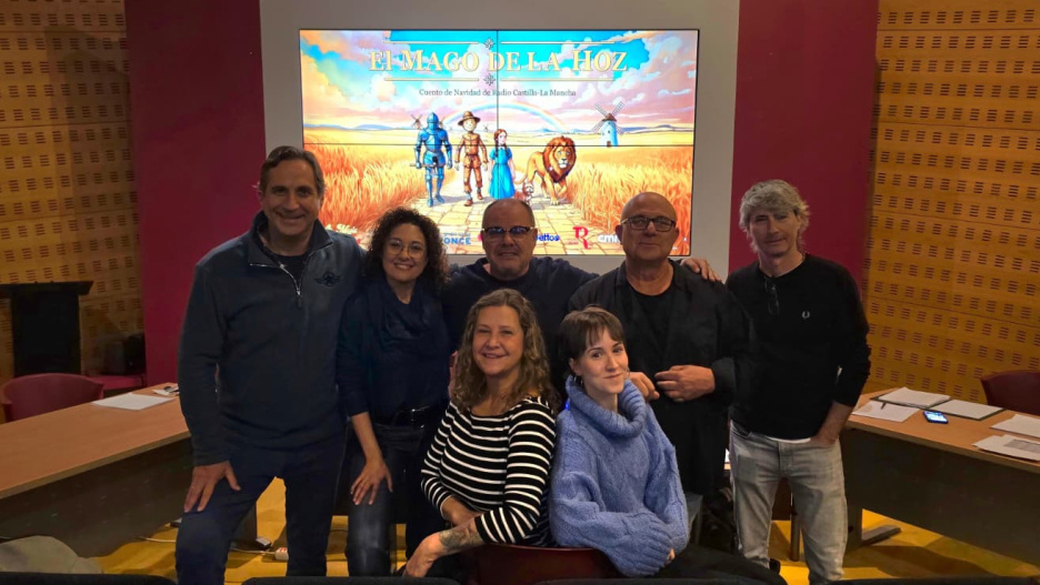 Una parte del elenco de 'El Mago de la Hoz', el Cuento de Navidad que prepara Radio Castilla-La Mancha para la Navidad 2025