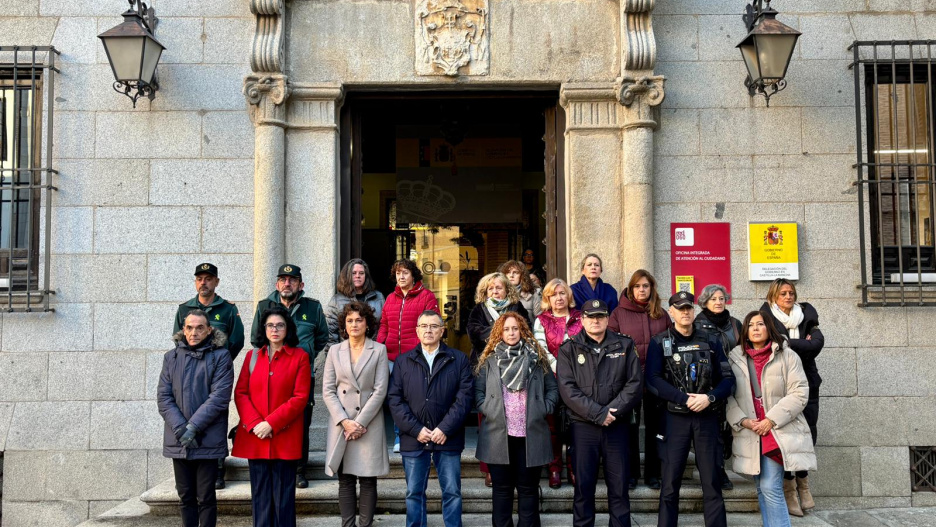 Minuto de silencio en la delegación del Gobierno en C-Lm por las dos asesinadas en crímenes machistas en Málaga