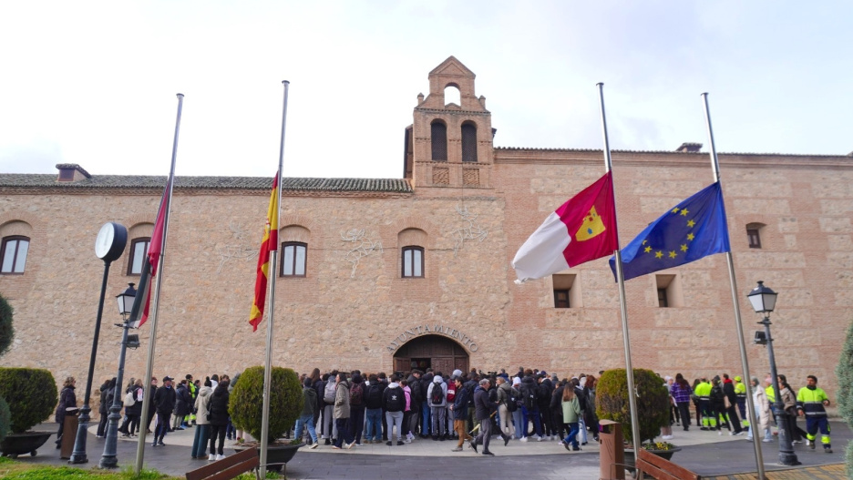 Minuto de silencio de Torrijos

REMITIDA / HANDOUT por AYUNTAMIENTO DE TORRIJOS
Fotografía remitida a medios de comunicación exclusivamente para ilustrar la noticia a la que hace referencia la imagen, y citando la procedencia de la imagen en la firma
04/12/2025