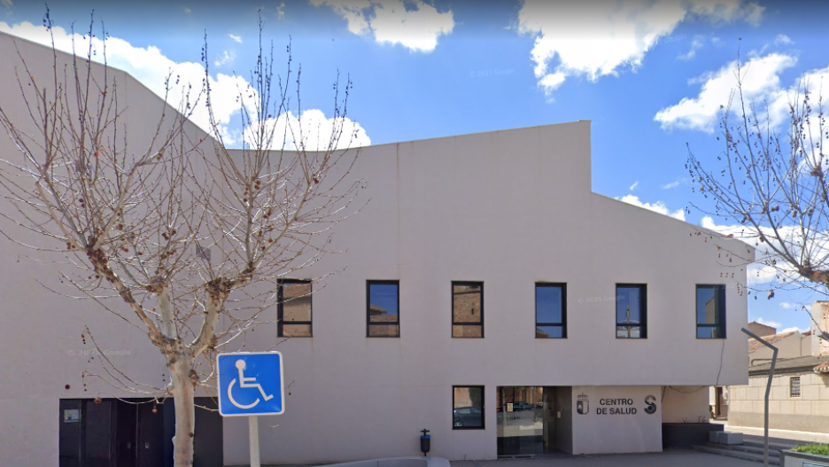 Fachada del centro de salud de Balazote (Albacete)