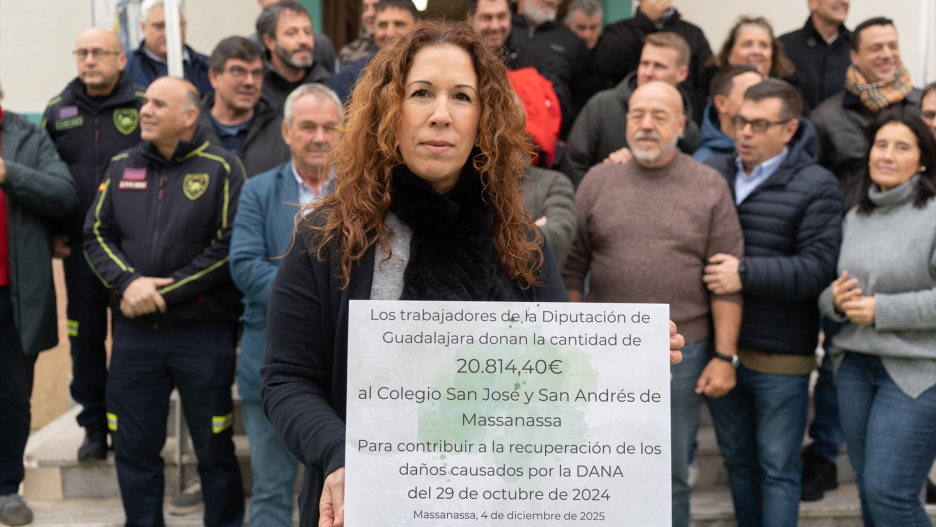 (Foto de ARCHIVO)
Los trabajadores de Diputación y CEIS donan las horas extras de su actuación en Valencia al colegio de Massanassa donde tuvieron su base.

REMITIDA / HANDOUT por ADRIAN LOEJ
Fotografía remitida a medios de comunicación exclusivamente para ilustrar la noticia a la que hace referencia la imagen, y citando la procedencia de la imagen en la firma
04/12/2025