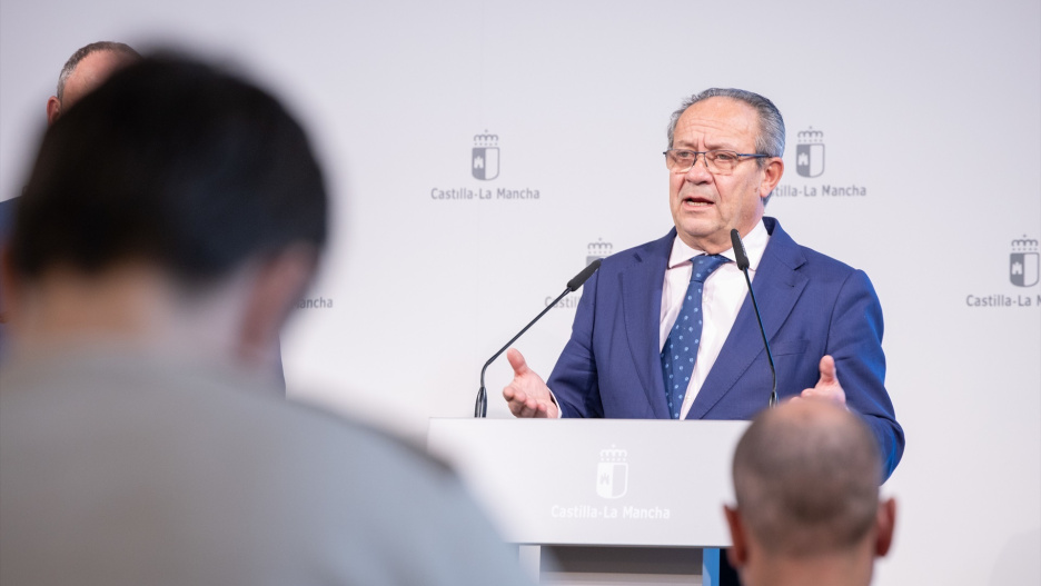 El consejero de Hacienda, Administraciones Públicas y Transformación Digital, Juan Alfonso Ruiz Molina.

REMITIDA / HANDOUT por DAVID ESTEBAN GONZALEZ/JCCM
Fotografía remitida a medios de comunicación exclusivamente para ilustrar la noticia a la que hace referencia la imagen, y citando la procedencia de la imagen en la firma
09/12/2025