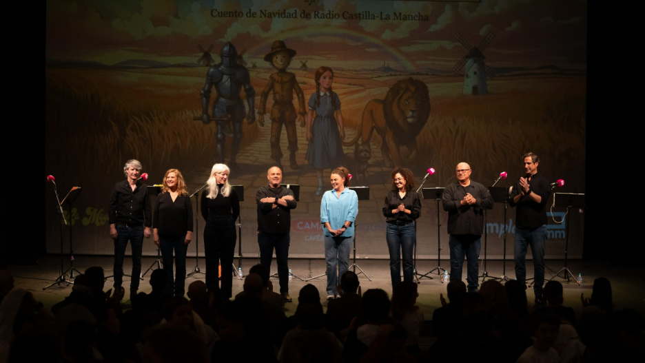 El reparto de 'El Mago de la Hoz' agradece al público su presencia tras la grabación