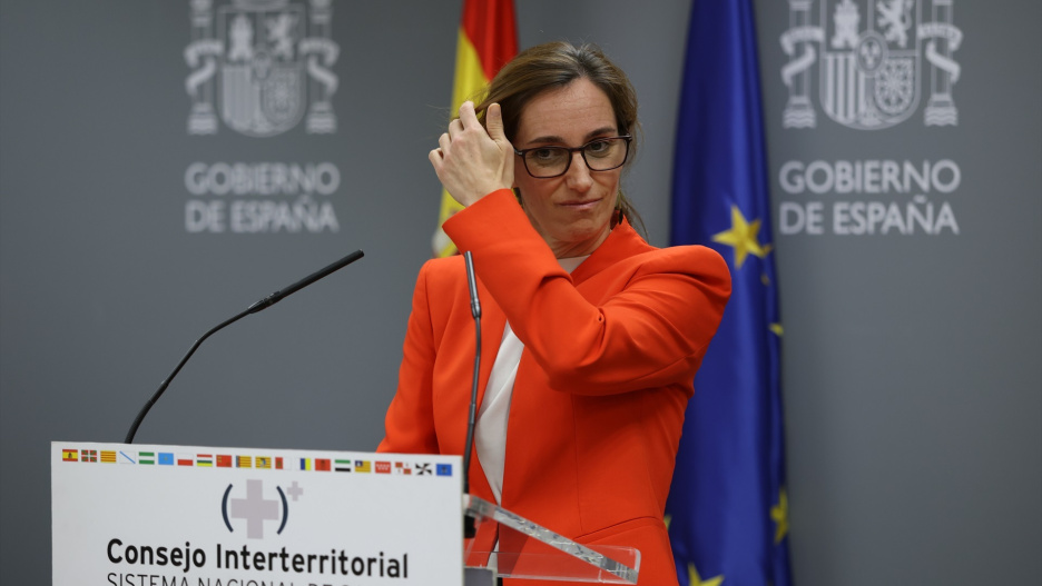 (Foto de ARCHIVO)
La ministra de Sanidad, Mónica García, ofrece declaraciones tras la reunión del Consejo Interterritorial del Sistema Nacional de Salud (CISNS), en el Ministerio de Sanidad, a 12 de diciembre de 2025, en Madrid (España). El Ministerio de Sanidad aborda junto a las Comunidades Autónomas la aprobación del ‘Calendario Común de Vacunación e Inmunización a lo largo de toda la vida’ para 2026 además de debatir el ‘Manual de Evaluación y Seguimiento del Plan de Atención Primaria’.

Alejandro Martínez Vélez / Europa Press
12/12/2025