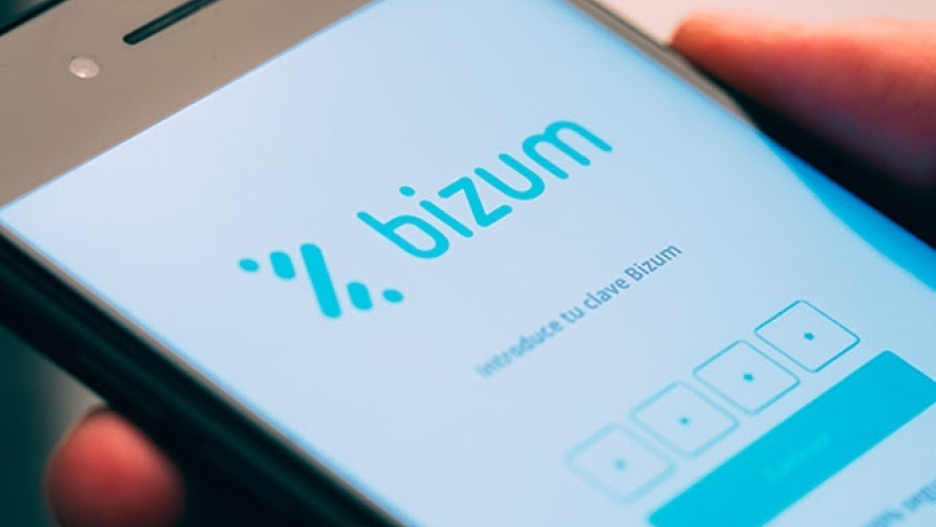 (Foto de ARCHIVO)
Imagen de un usuario utilizando Bizum en su móvil.

REMITIDA / HANDOUT por BANCO DE ESPAÑA
Fotografía remitida a medios de comunicación exclusivamente para ilustrar la noticia a la que hace referencia la imagen, y citando la procedencia de la imagen en la firma
01/1/1970