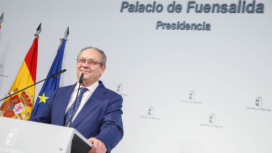 El consejero de Hacienda, Administraciones Públicas y Transformación Digital, Juan Alfonso Ruiz Molina, informa sobre los acuerdos del Consejo de Gobierno relacionados con su departamento, en una rueda de prensa que tiene lugar en el Palacio de Fuensalida.