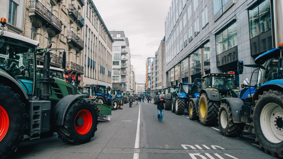 Los tractores han tomado las calles de Bruselas.