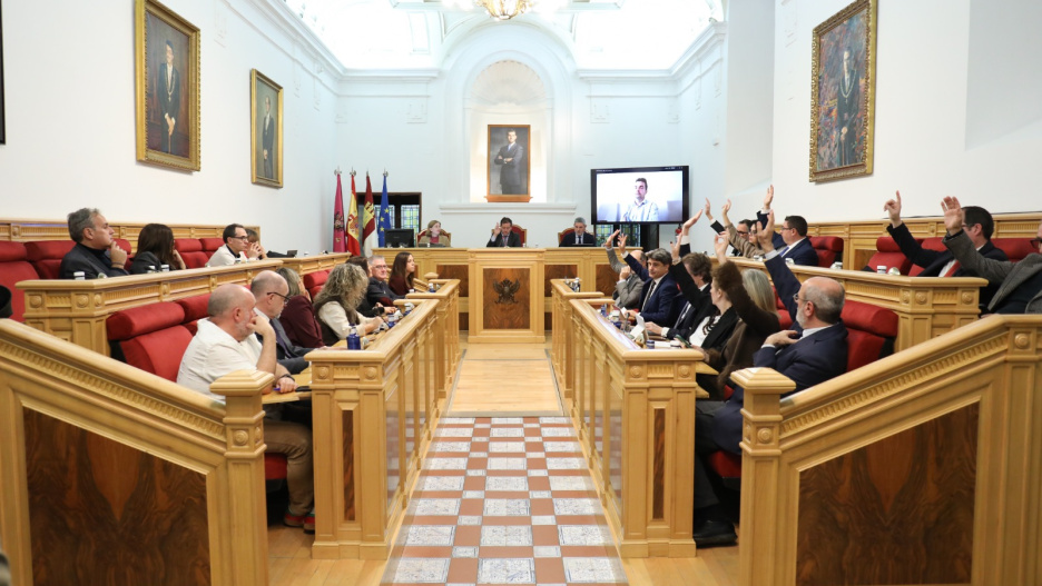 Votación de los presupuestos municipales de Toledo para 2026