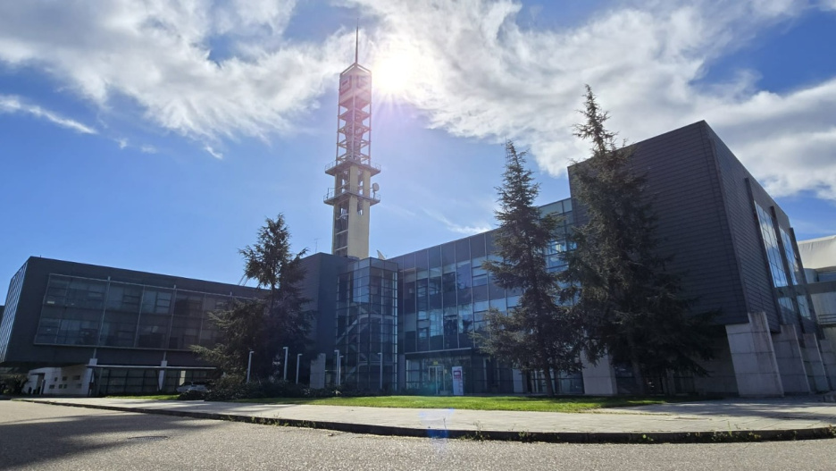 Foto exterior de las instalaciones centrales de Castilla-La Mancha Media