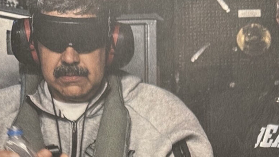 Maduro detenido, a bordo de un buque militar