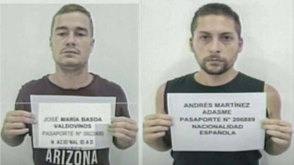 MADRID / VITORIA, 08/01/2026.- Captura de pantalla, tomada el 14/09/2024, de una transmisión del canal de televisión estatal Venezolana de Televisión (VTV), donde se observa a los ciudadanos españoles José María Basoa (i) y Andrés Martínez Adasme (d) sosteniendo una hoja con sus datos de identificación, en Caracas (Venezuela). Los dos vascos detenidos en septiembre de 2024 en Venezuela, Andrés Martínez Adasme y José María Basoa Valdovinos, han sido liberados junto con otros tres españoles por el Gobierno del país suramericano. El ministro de Asuntos Exteriores; José Manuel Albares, ha confirmado las identidades de los cinco españoles liberados este jueves por Venezuela: José María Basoa, Andrés Martínez Adasme, Miguel Moreno Dapena, Ernesto Gorbe Cardona y la hispanovenezolana Rocío San Miguel. EFE/ Venezolana de Televisión/ MAXIMA CALIDAD DISPONIBLE/ SOLO USO EDITORIAL/ NO VENTAS/SOLO DISPONIBLE PARA ILUSTRAR LA NOTICIA QUE ACOMPAÑA/CRÉDITO OBLIGATORIO