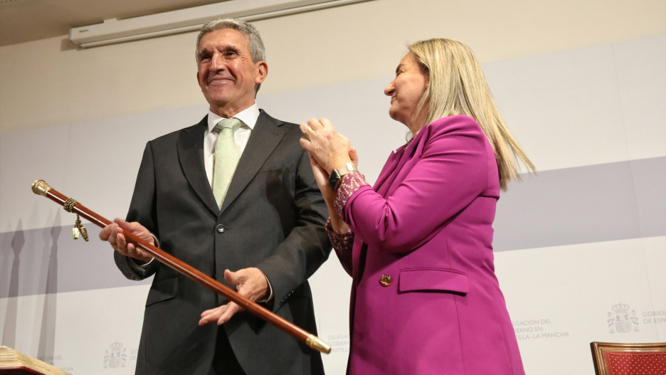 El nuevo delegado del Gobierno en Castilla-La Mancha, José Pablo Sabrido, toma posesión de su cargo acompañado por la delegada del Gobierno saliente, Milagros Tolón, a 12 de enero de 2025, en Toledo, Castilla-La Mancha (España). Sabrido fue concejal y vicealcalde en el Ayuntamiento de Toledo durante la alcaldía de Milagros Tolón, a la que sustituye ahora al frente de la Delegación del Gobierno, tras ser nombrada ministra de Educación, Formación Profesional y Deportes.

Juanma Jiménez / Europa Press
12/1/2026