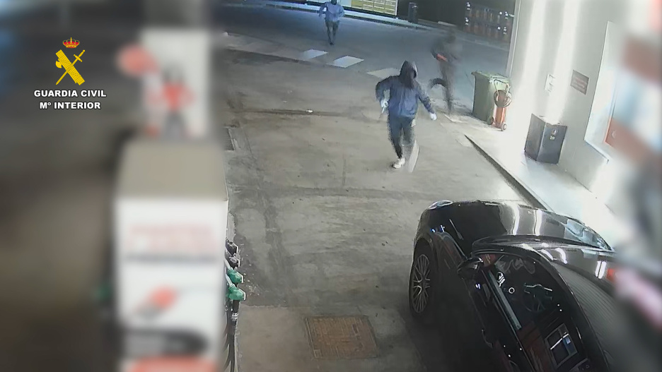 Han sido detenidas cuatro personas.