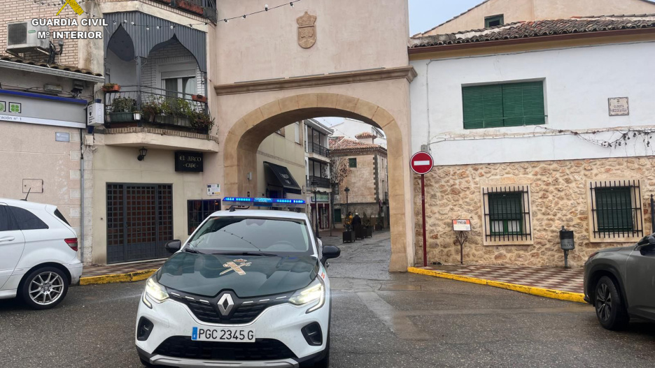 Vehículo de la Guardia Civil en Mondéjar.