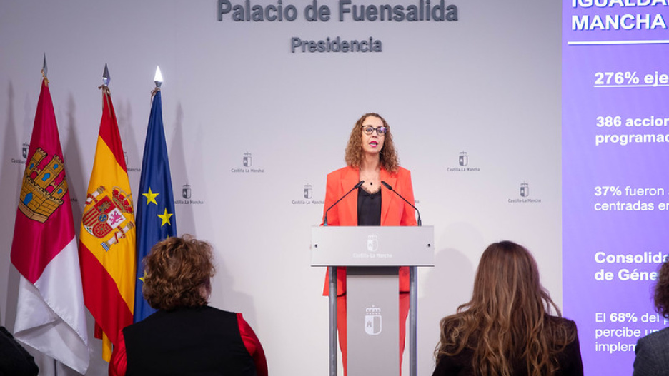 La consejera de Igualdad, Sara Simón, presenta las conclusiones del II Plan Estratégico para la Igualdad de Oportunidades entre Hombres y Mujeres de Castilla-La Mancha 2019-2024, en la sala de prensa del Palacio de Fuensalida.