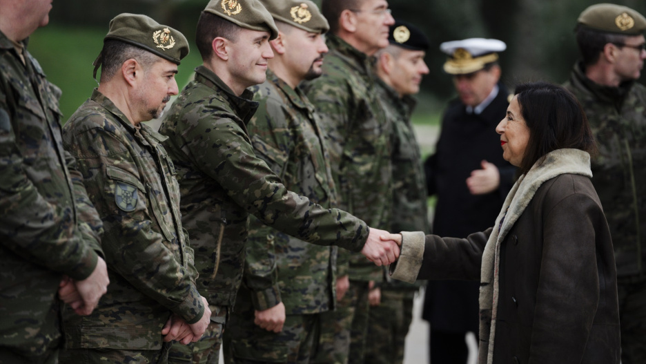 La ministra de Defensa, Margarita Robles, visita al personal ucraniano que se instruye en el marco de la Operación EUMAM-UA, en la Academia de Infantería, a 21 de enero de 2026, en Toledo,  Castilla-La Mancha (España). La EUMAM-UA es una misión de asistencia militar de la Unión Europea en apoyo a Ucrania iniciada tras el inicio de la ofensiva de la Federación Rusa sobre Ucrania el 24 de febrero de 2022.

Mateo Lanzuela / Europa Press
21 ENERO 2026;GUERRA DE UCRANIA;EJÉRCITO
21/1/2026