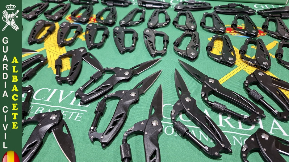 La Guardia Civil de Albacete interviene cincuenta armas blancas prohibidas

REMITIDA / HANDOUT por GUARDIA CIVIL
Fotografía remitida a medios de comunicación exclusivamente para ilustrar la noticia a la que hace referencia la imagen, y citando la procedencia de la imagen en la firma
23/1/2026