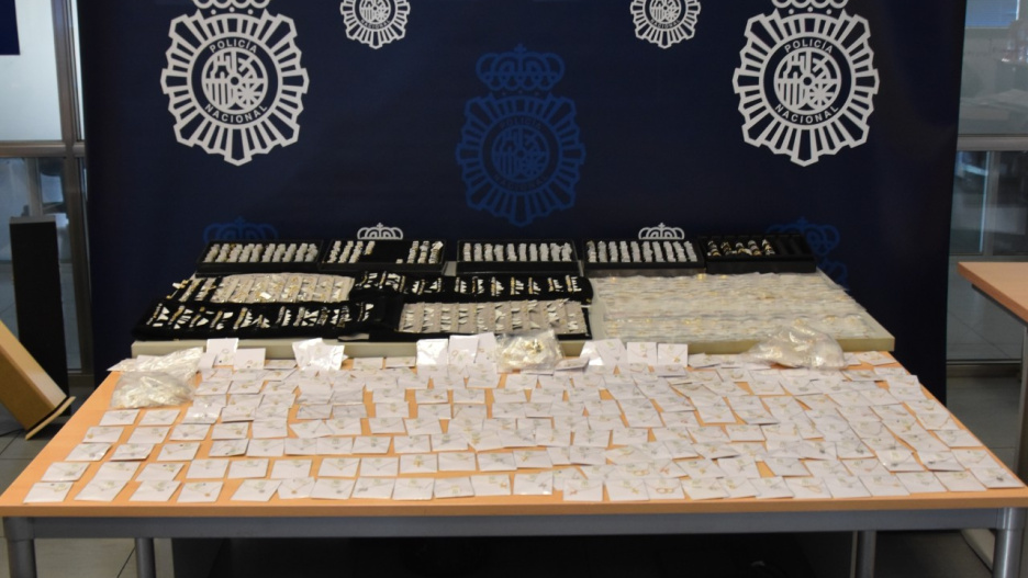 Joyas que sustrajo el detenido.