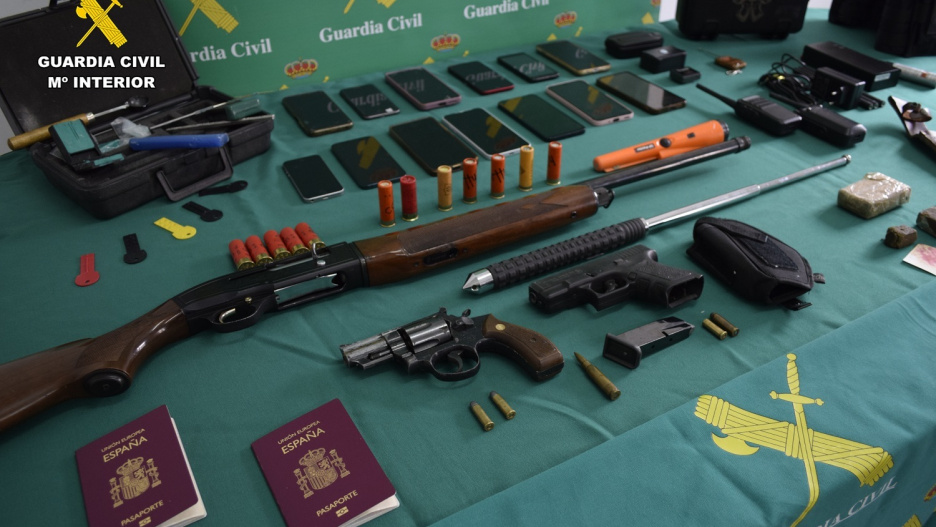 Efectos intervenidos en el marco de la operación 'Minto24-Vialvu'

REMITIDA / HANDOUT por GUARDIA CIVIL
Fotografía remitida a medios de comunicación exclusivamente para ilustrar la noticia a la que hace referencia la imagen, y citando la procedencia de la imagen en la firma
28/1/2026