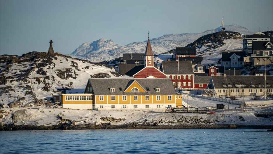 (Foto de ARCHIVO)
26 January 2026, Greenland, Nuuk: Nuuk Cathedral, behind a yellow building, and the statue of Hans Egede (left) can be seen on the coast of Nuuk. Photo: Ben Birchall/PA Wire/dpa

26/1/2026 ONLY FOR USE IN SPAIN