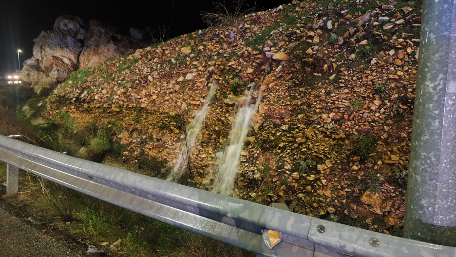 Desprendimientos en la variante del Minero.