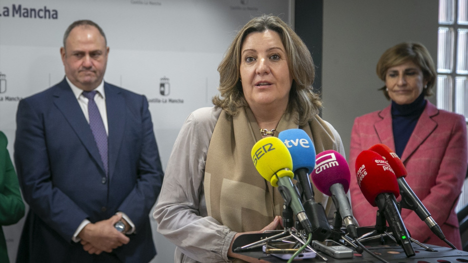 La consejera de Economía, Empresas y Empleo, Patricia Franco; y el consejero de Agricultura, Ganadería y Desarrollo Rural, Julián Martínez Lizán; han presidido la reunión del Observatorio Regional del Impacto de los Aranceles (ORIA).

REMITIDA / HANDOUT por A.PEREZ HERRERA
Fotografía remitida a medios de comunicación exclusivamente para ilustrar la noticia a la que hace referencia la imagen, y citando la procedencia de la imagen en la firma
11/2/2026