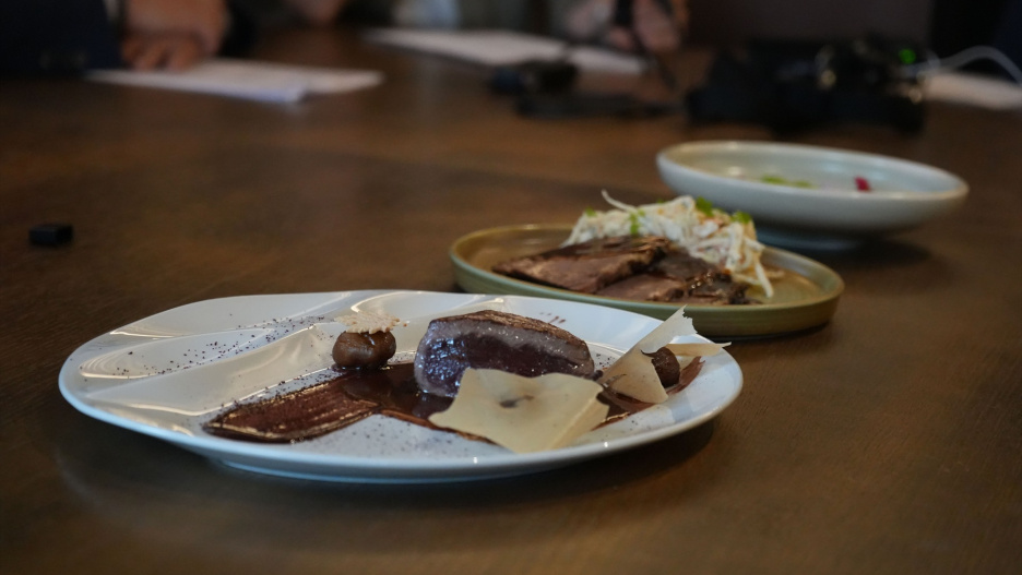 El chef Jesús Segura transforma la alimentación de la época romana en platos actuales con datos sobre la villa romana de Noheda.

REMITIDA / HANDOUT por UCLM
Fotografía remitida a medios de comunicación exclusivamente para ilustrar la noticia a la que hace referencia la imagen, y citando la procedencia de la imagen en la firma
13/2/2026