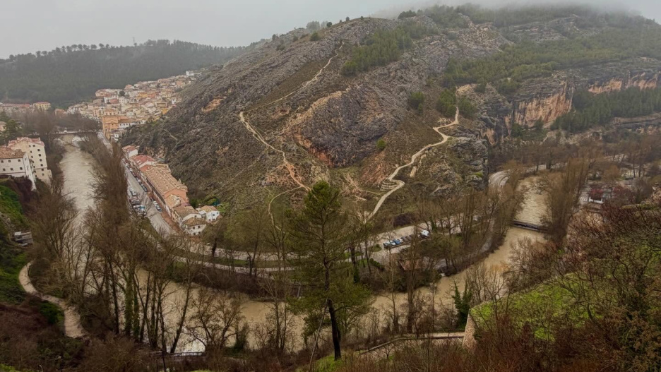 El río Júcar a su paso por Cuenca vuelve a nivel rojo