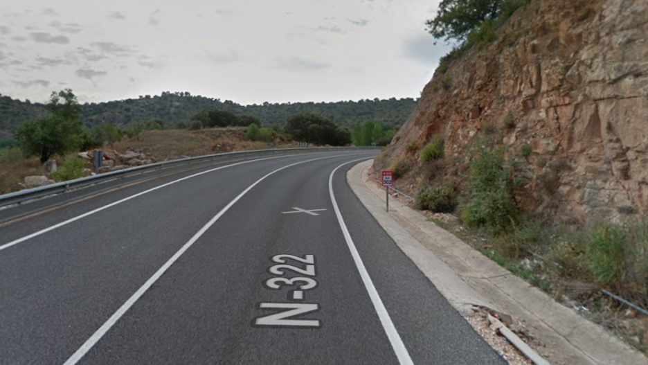 Carretera en la que se ha producido el accidente de tráfico en Robledo este 26 de febrerp