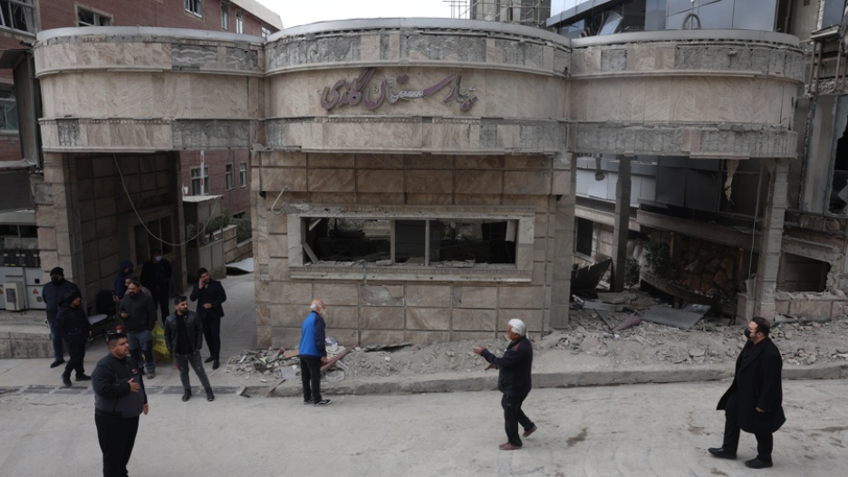 Hospital Gandhi de Teherán bombardeado.