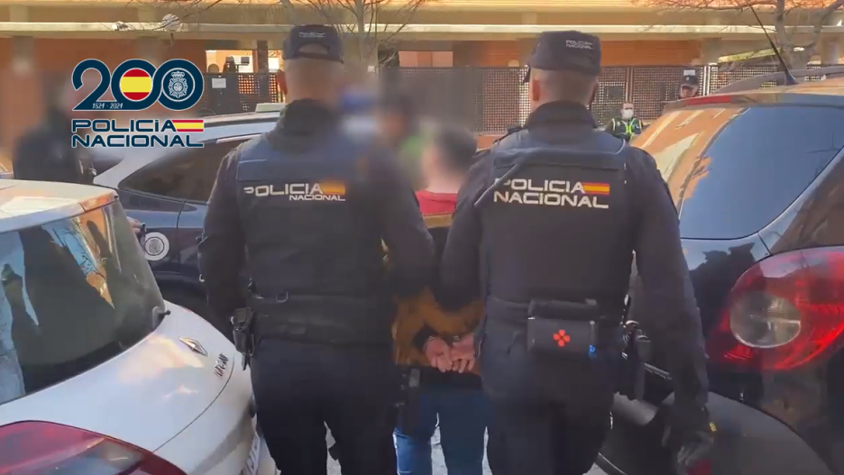 Imagen del arrestado por captar a niñas a través de redes sociales para obtener imágenes íntimas que después compartía sino accedían a quedar físicamente con él