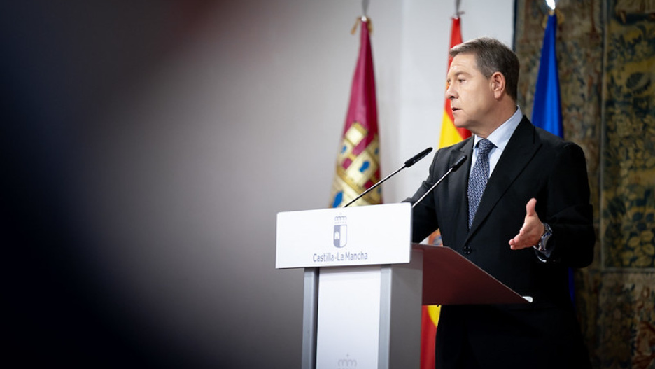 El presidente de Castilla-La Mancha durante su comparecencia en el Palacio de Fuensalida.
