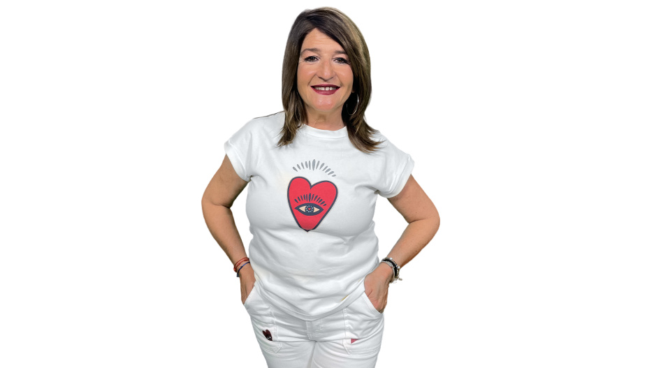 AMPARO DE AGUILAR PRESENTADORA DE AMPARANIMALS