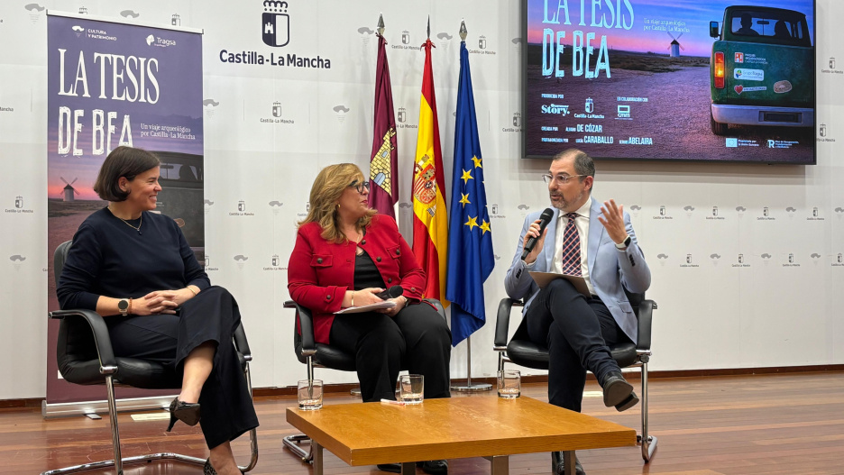 Óscar García, director de Radio y Comunicación Corporativa de CMM, durante la presentación del pódcast, "La Tesis de Bea", disponible en exclusiva en PlayPódcast.es