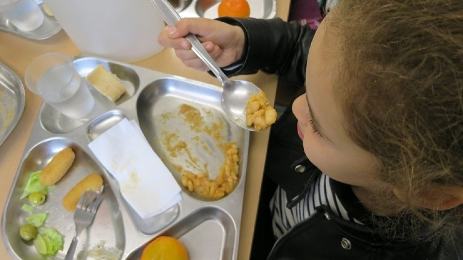 Este jueves entra en vigor el comedor saludable en todos los centros educativos.