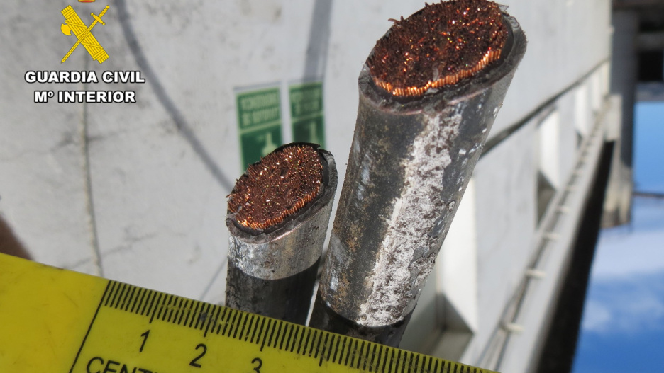 Se han esclarecido tres robos, uno en una obra, otro en unestablecimiento de hostelería y un tercero en una estación de carga devehículos eléctricos