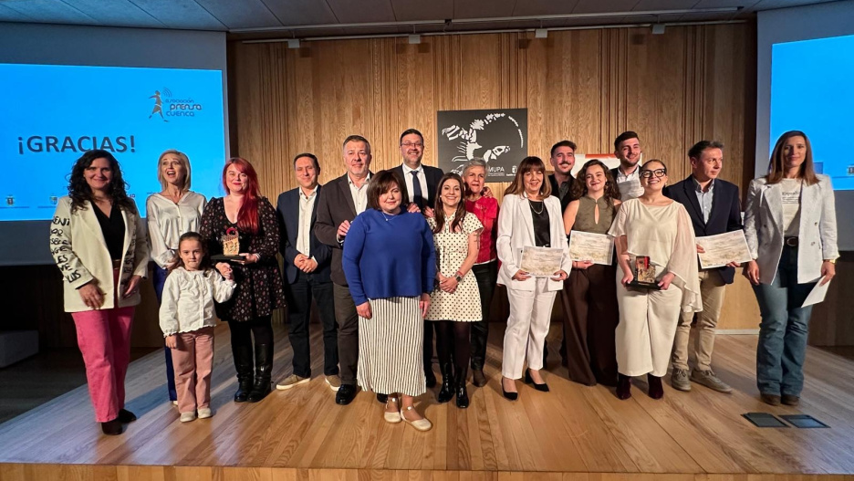 Foto de familia de los IX Premios de Periodismo de la Asociación de Prensa de Cuenca.