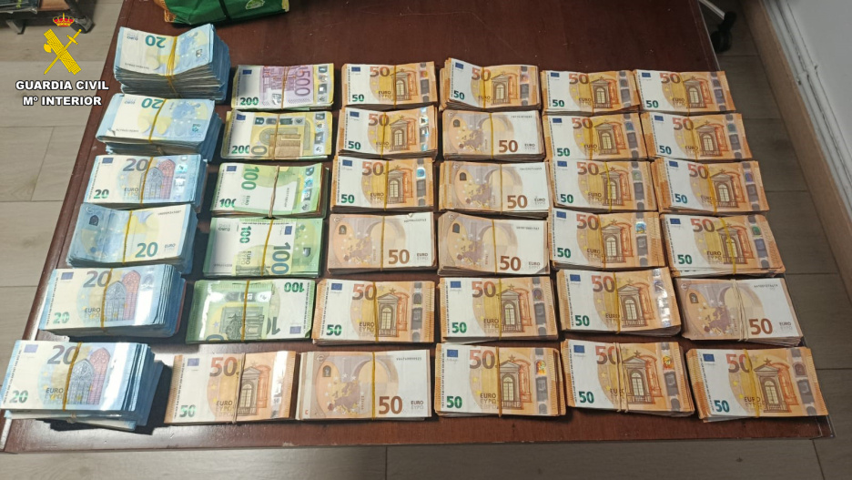Dinero descubierto en un vehículo que circulaba por la A-31