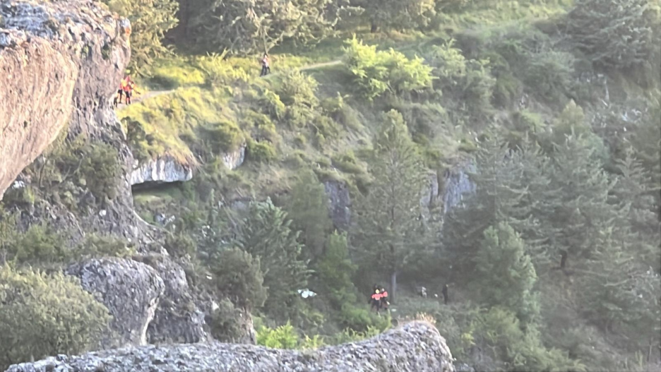 Muere un ciclista al caer por un terraplén en Cuenca
