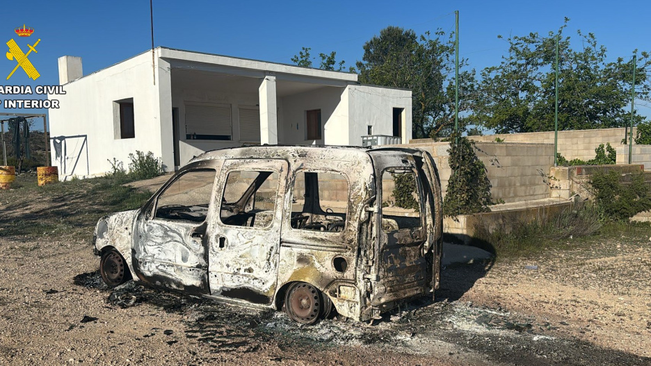 La furgoneta fue localizada calcinada.