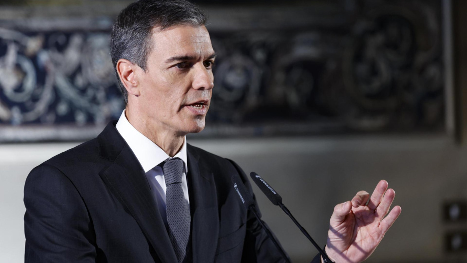ROME (Italy), 27/05/2026.- Spain's Prime Minister Pedro Sanchez speaks during a press conference at the Spanish Embassy to the Holy See, in Rome, Italy, 27 May 2026. The Spanish prime minister is visiting Rome and the Vatican on 27 May, ahead of the Popes upcoming Apostolic Journey to Spain, scheduled from 6 to 12 June 2026. (Santa Sede, Italia, España, Roma) EFE/EPA/FABIO FRUSTACI