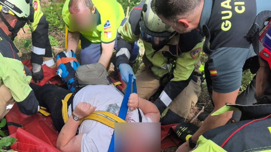 En el operativo de evacuación intervinieron una patrulla de la Guardia Civil, bomberos del SEPEI y personal sanitario del SESCAM