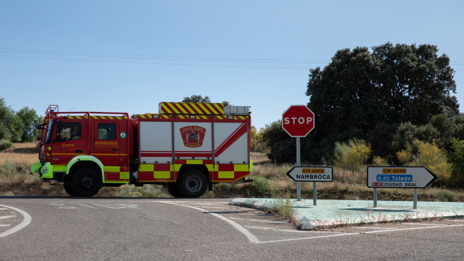 Un camión de bomberos trabaja en un fuego en la Academia de Infantería de Toledo que llega a nivel 1, a 3 de junio de 2026, en Toledo, Castilla-La Mancha, (España). El Servicio de Prevención y Extinción de Incendios Forestales del Gobierno de Castilla-La Mancha ha declarado Situación Operativa 2 el incendio declarado en el campo de maniobras de la Academia de Infantería de Toledo por posible afección por humo a núcleos de población.

Juanma Jiménez / Europa Press
03 JUNIO 2026;FUEGO;INCENDIO;EXTINCIÓN;CLM;NIVEL 1;HUMO;BOMBEROS;CAMIÓN DE BOMBEROS;
03/6/2026