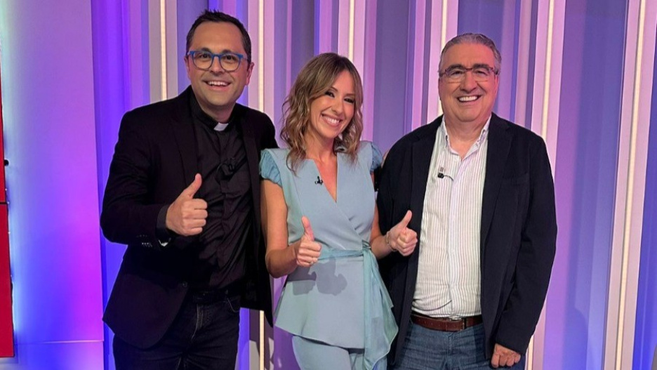 Raquel Martín Menor condujo el 'Especial Corpus Christi' junto a Valentín Aparicio y Roberto Jiménez