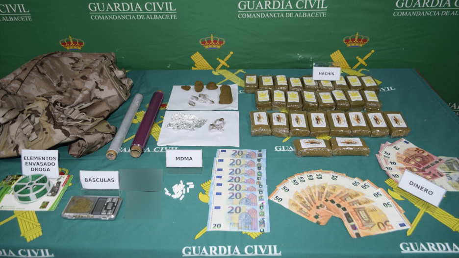 Detenidos a tres varones con amplio historial delictivo.

REMITIDA / HANDOUT por GUARDIA CIVIL
Fotografía remitida a medios de comunicación exclusivamente para ilustrar la noticia a la que hace referencia la imagen, y citando la procedencia de la imagen en la firma
15/5/2026