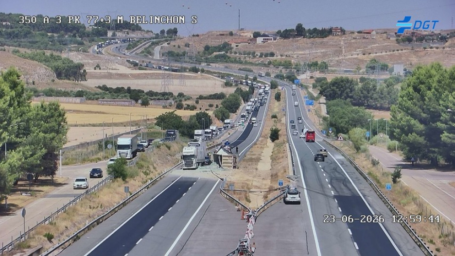 El accidente de tráfico mantiene cortada la A-3 en Belinchón.