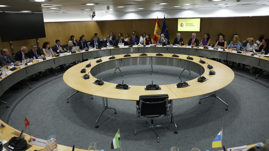 MADRID, 06/07/2026.- El ministro de Hacienda, Arcadi España, preside el Consejo de Política Fiscal y Financiera (CPFF) que fijará las metas de déficit de la administración regional, este lunes en Madrid. EFE/ J.J.Guillen
