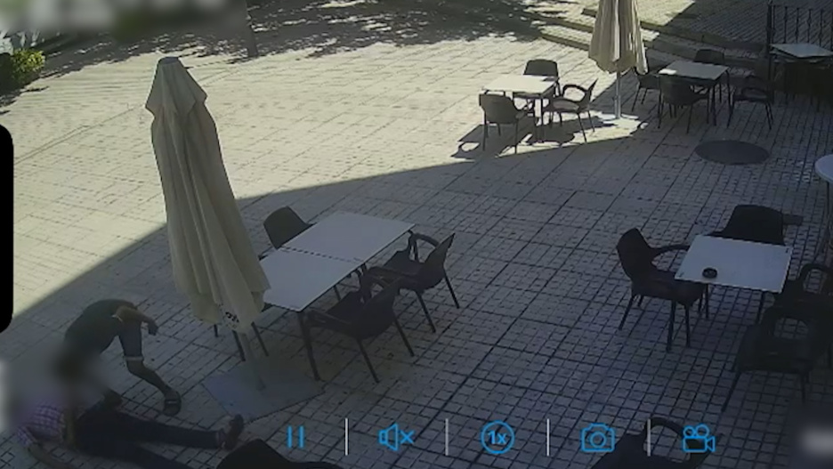 Momento de la agresión en Mora.