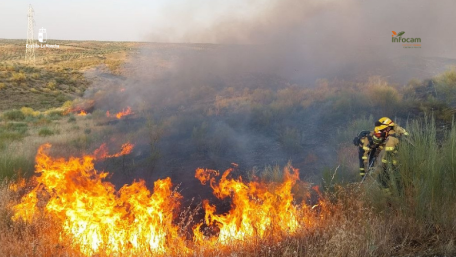 Activo el incendio forestal detectado este miércoles en La Guardia